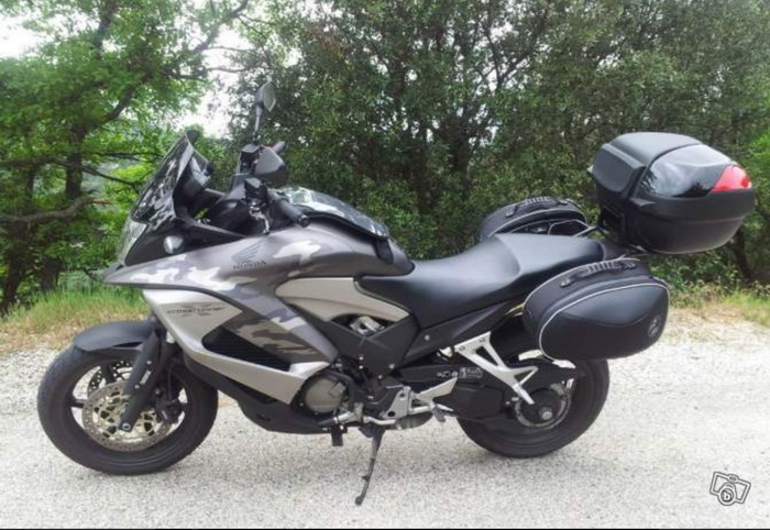 Moto 685